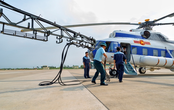 Các phương tiện máy bay và trang thiết bị đồng bộ luôn trong tư thế chủ động.